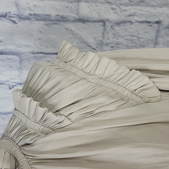 ILLA ILLA Cream Ruffled and Gathered‎ Blouse Large - Picture 5 of 9